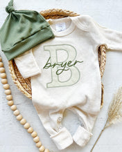 Load image into Gallery viewer, Personalized neutral baby romper and hat set, custom infant boy coming home outfit, baby shower gift, sleeper with footies green Christmas
