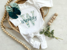 Load image into Gallery viewer, Personalized baby girl romper and hat set, vintage floral infant coming home outfit, baby shower gift, sleeper with footies, custom name
